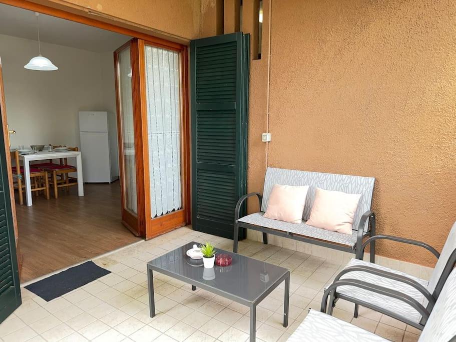 5' From Punta Gro Beach With Free Swimming Pool Sirmione Bagian luar foto