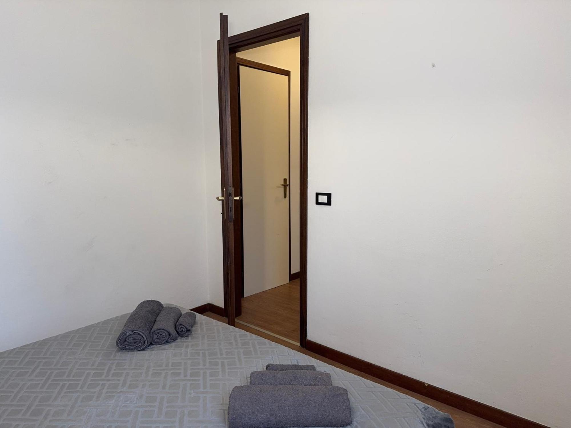 5' From Punta Gro Beach With Free Swimming Pool Sirmione Bagian luar foto